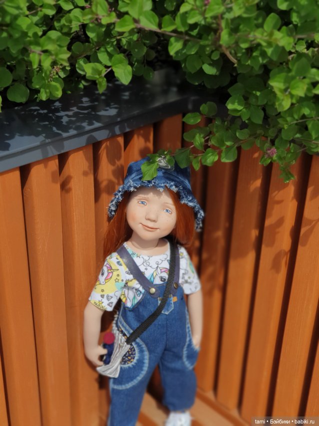 Энн-Майя или Цверг идет по городу