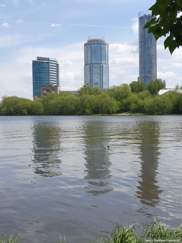 Энн-Майя или Цверг идет по городу