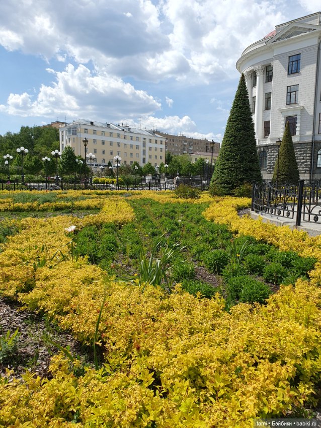 Энн-Майя или Цверг идет по городу