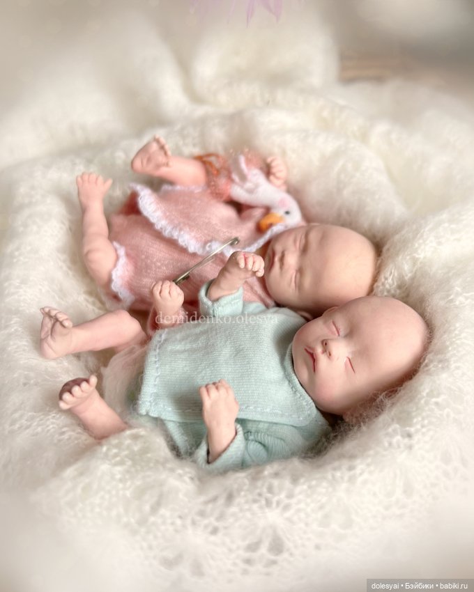 Миниатюрные двойняшки Майя и Илюша (фото 2)