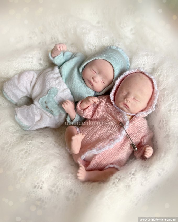 Миниатюрные двойняшки Майя и Илюша