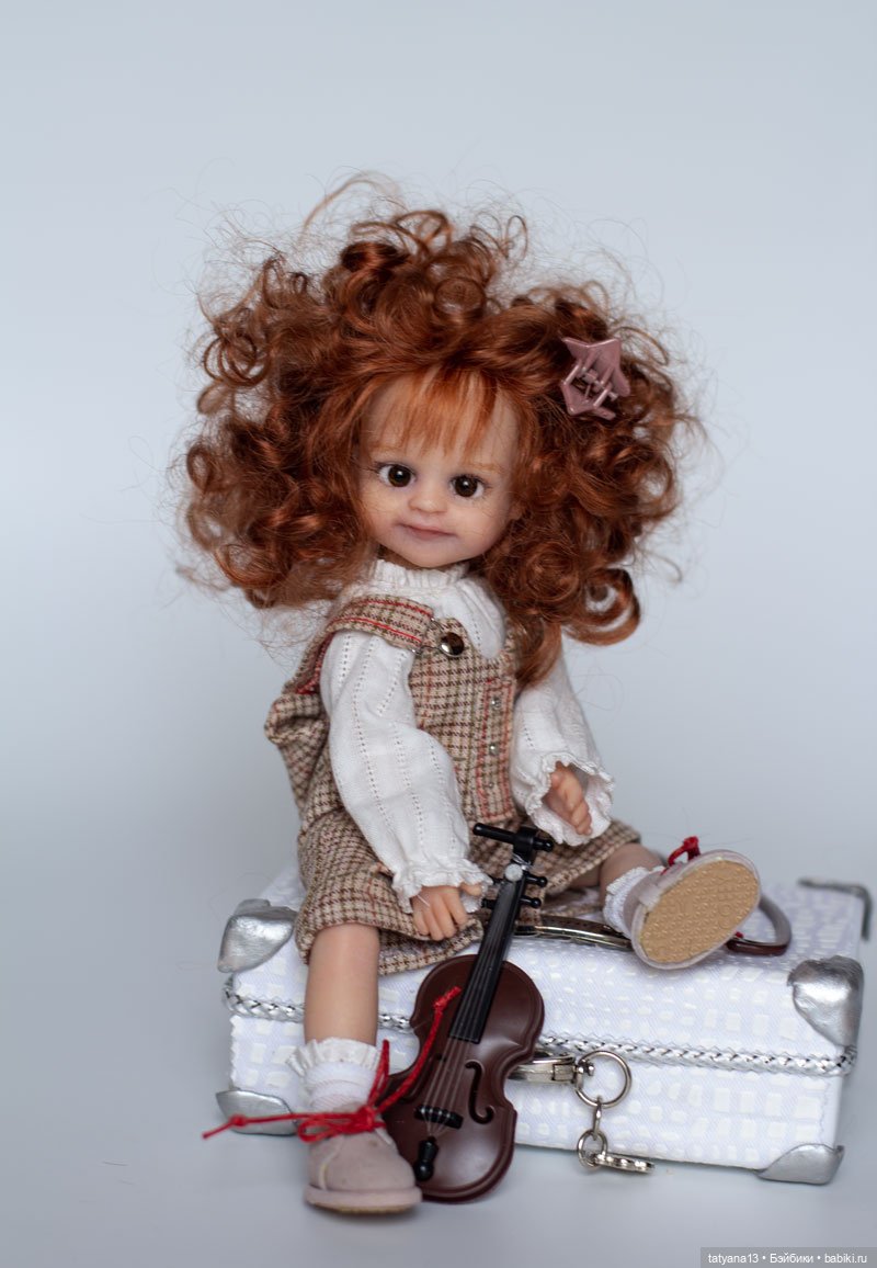 Leona - маленькая скрипачка (mini Paola Reina) (фото 2)