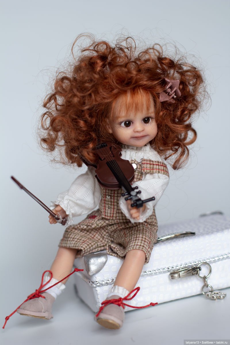 Leona - маленькая скрипачка (mini Paola Reina) (фото 3)