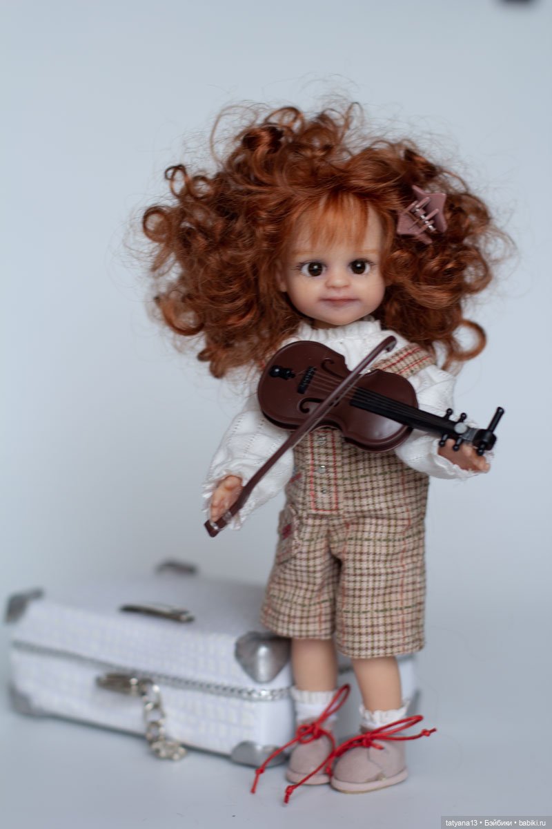 Leona - маленькая скрипачка (mini Paola Reina) (фото 7)