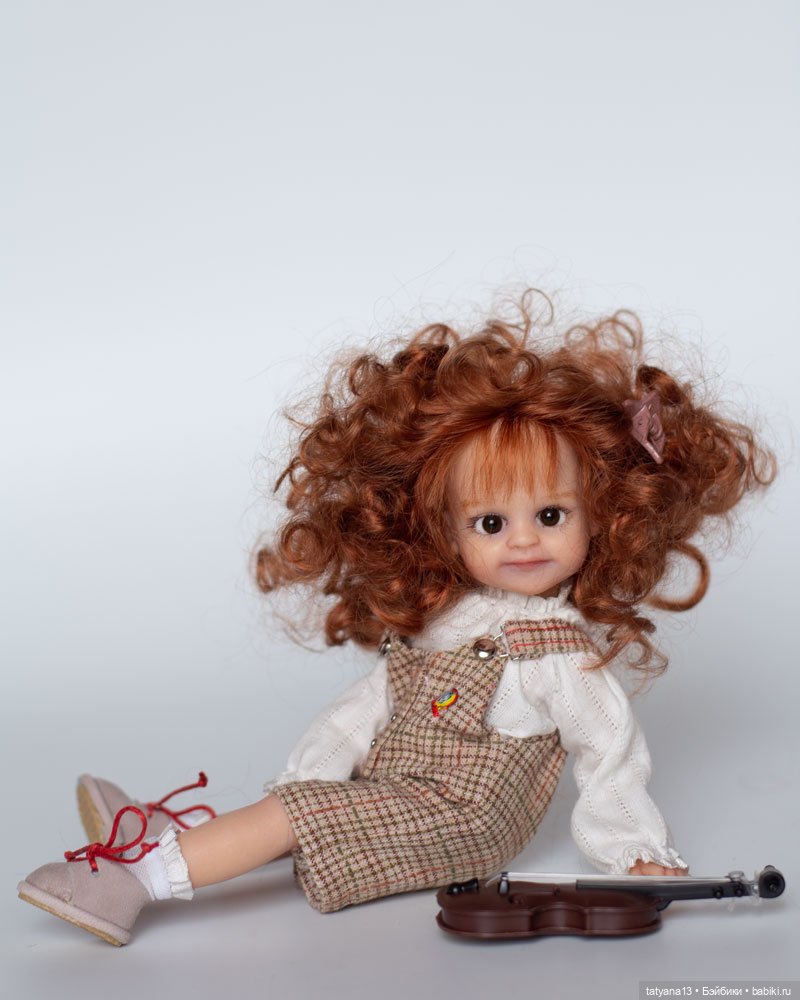 Leona - маленькая скрипачка (mini Paola Reina)