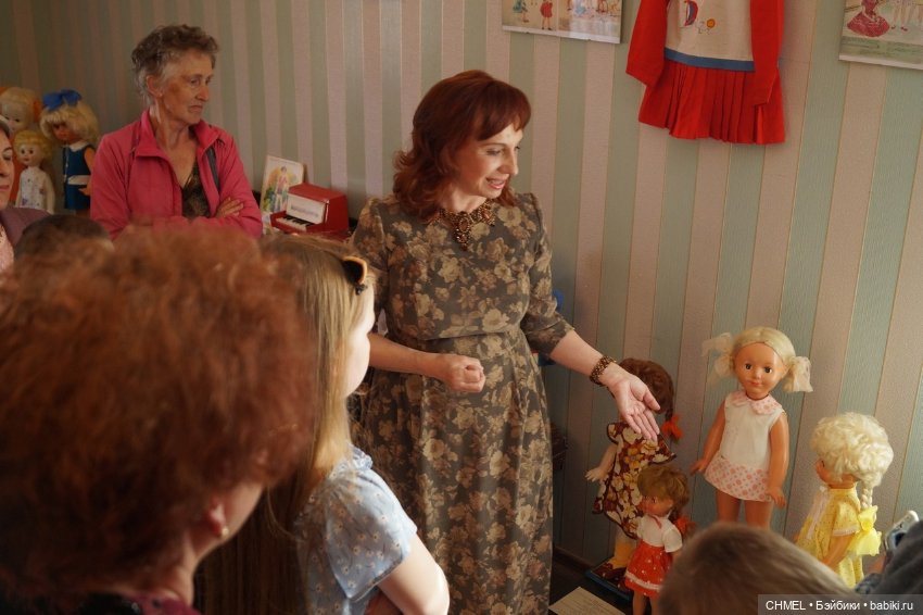 Выставка "Мамины истории о кукольной стране"