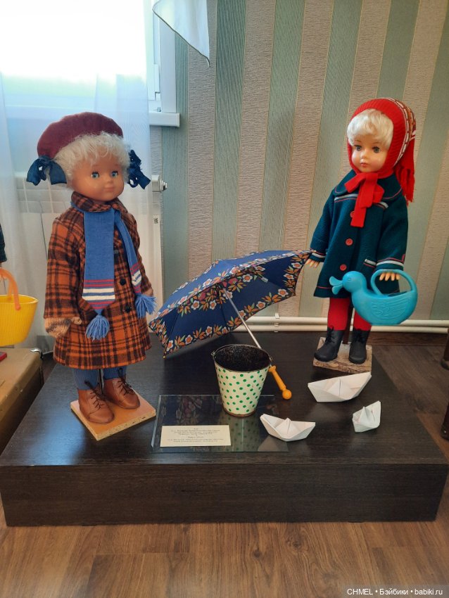 Выставка "Мамины истории о кукольной стране"