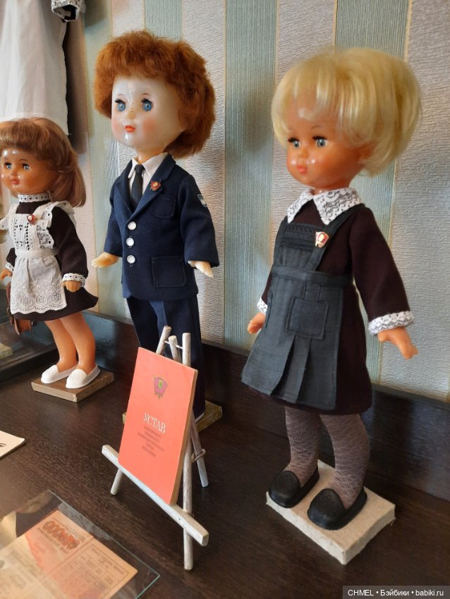 Выставка "Мамины истории о кукольной стране"