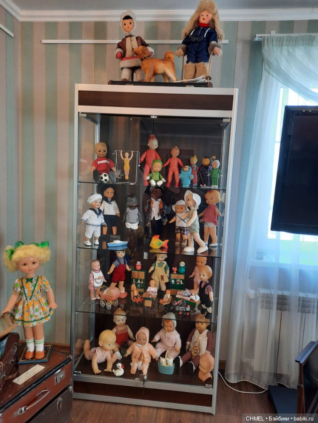 Выставка "Мамины истории о кукольной стране"