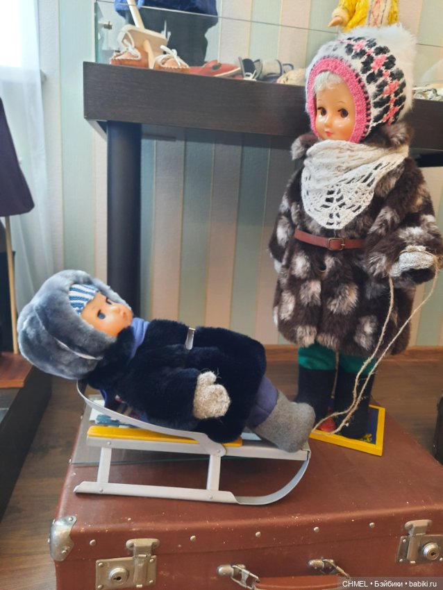 Выставка "Мамины истории о кукольной стране"