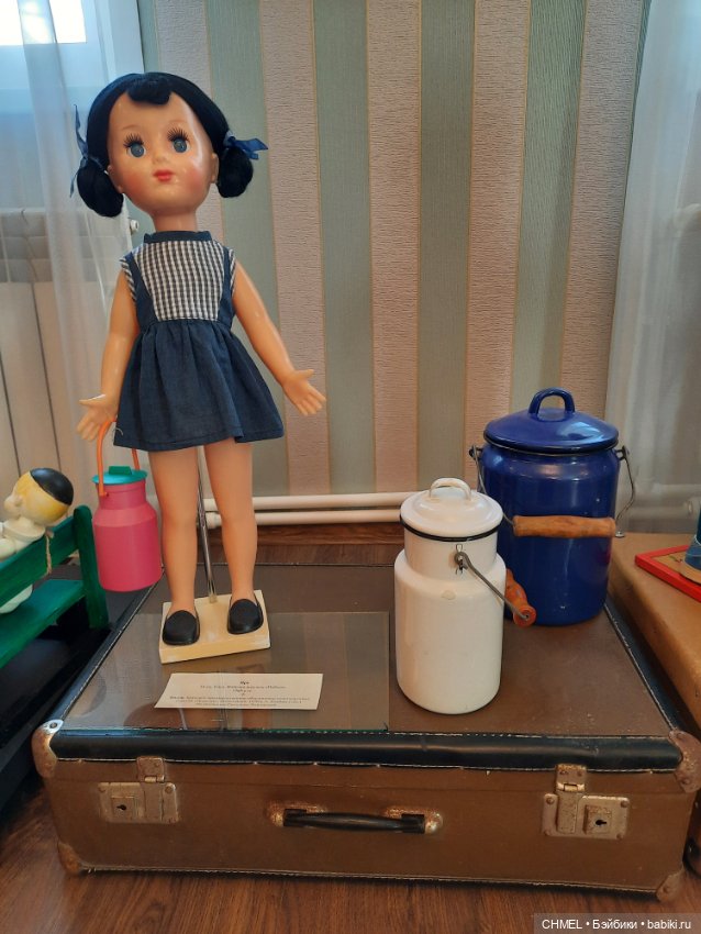 Выставка "Мамины истории о кукольной стране"