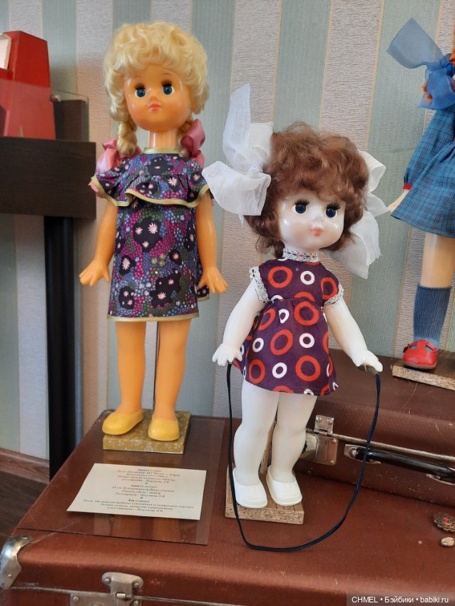 Выставка "Мамины истории о кукольной стране"