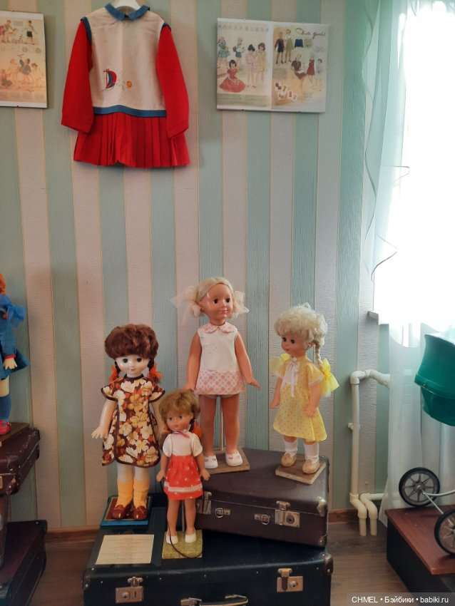 Выставка "Мамины истории о кукольной стране"