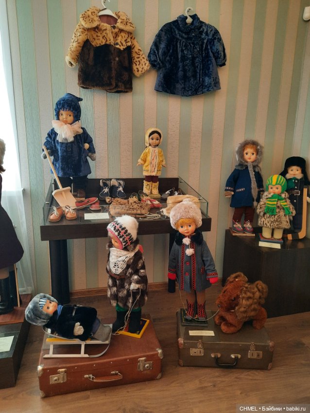 Выставка "Мамины истории о кукольной стране"