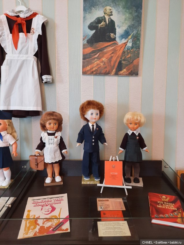 Выставка "Мамины истории о кукольной стране"