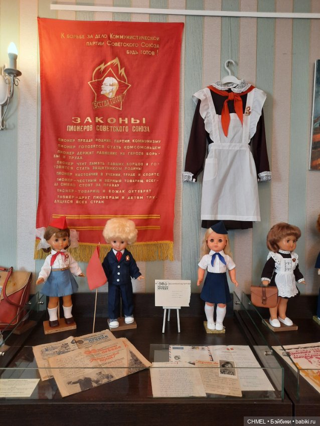 Выставка "Мамины истории о кукольной стране"