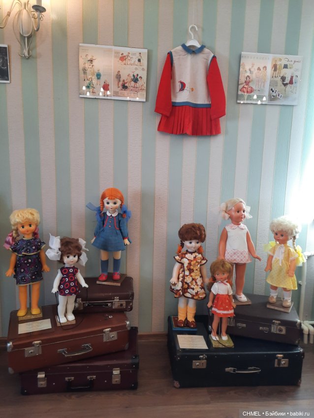 Выставка "Мамины истории о кукольной стране"