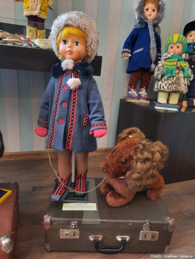 Выставка "Мамины истории о кукольной стране"