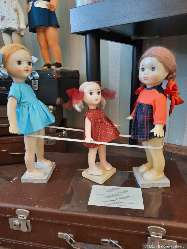 Выставка "Мамины истории о кукольной стране"