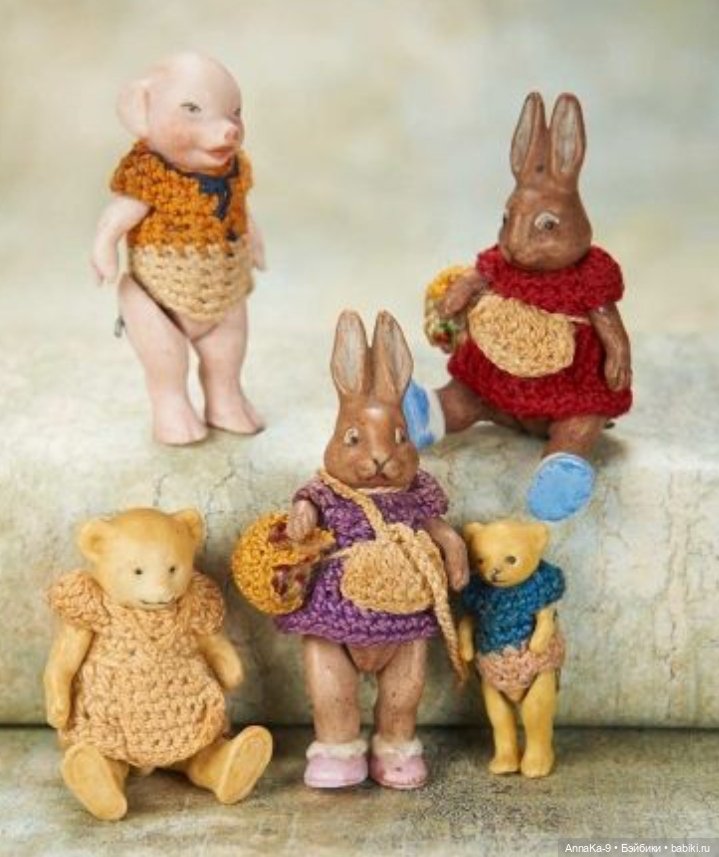 Вязанные наряды для миниатюрных антикварных кукол