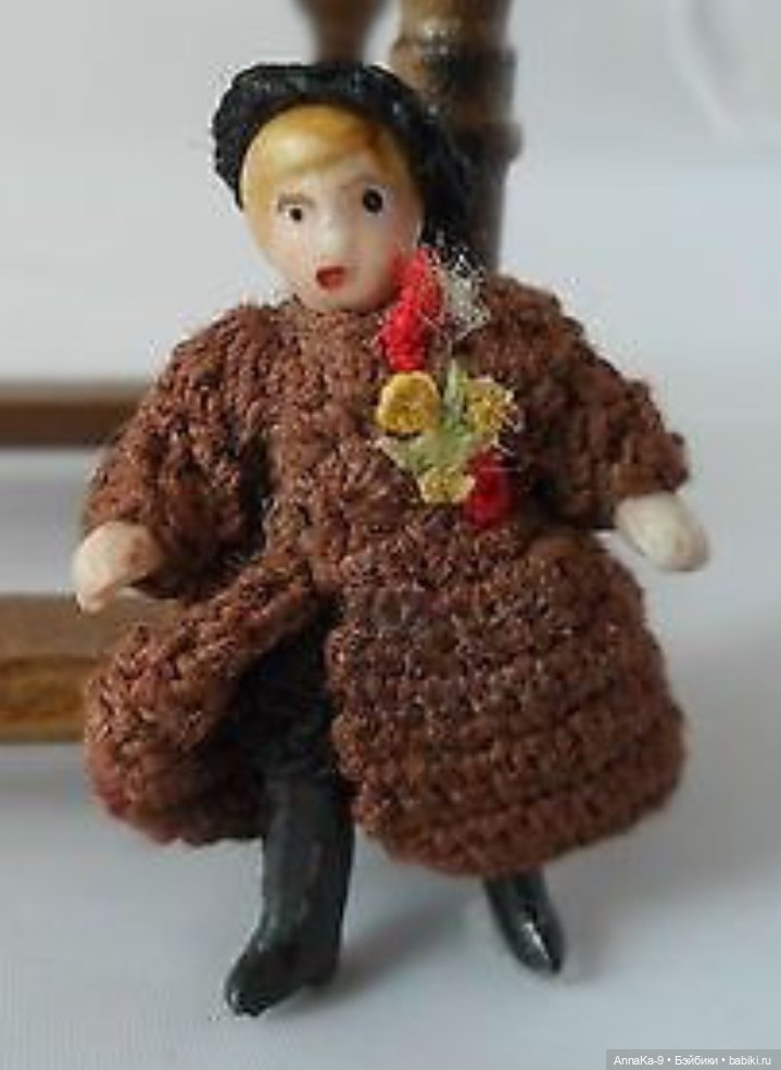 Вязанные наряды для миниатюрных антикварных кукол