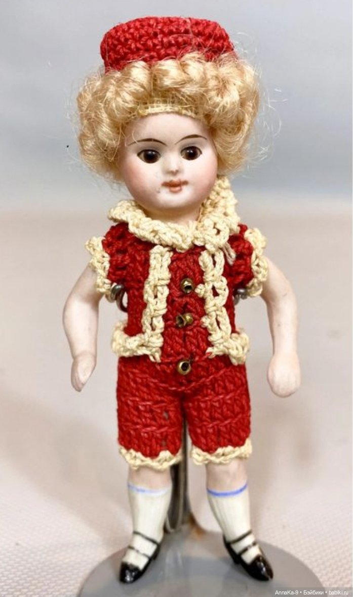Вязанные наряды и костюмчики на антикварных кукол мальчиков (фото 5)