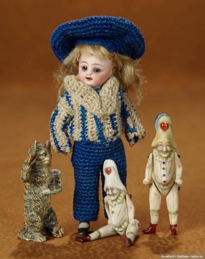 Вязанные наряды и костюмчики на антикварных кукол мальчиков (фото 6)
