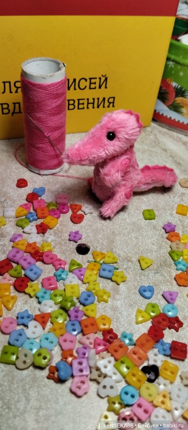 Почему бы не сшить розового крокодила