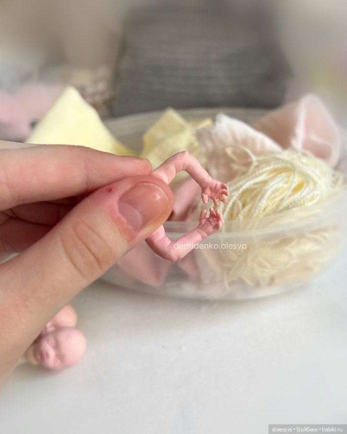 Процесс создания миниатюрных кукол младенцев (фото 3)