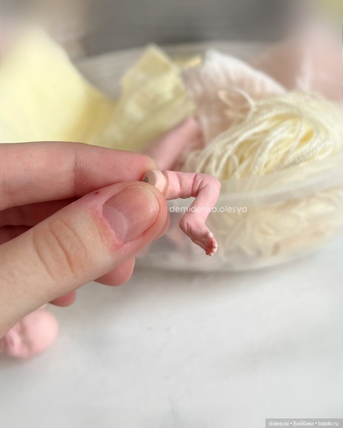 Процесс создания миниатюрных кукол младенцев (фото 4)