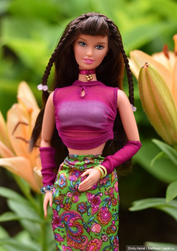 Портреты кукол с цветами — Коллекции игровых кукол (Playline): фото полок (фото 8)