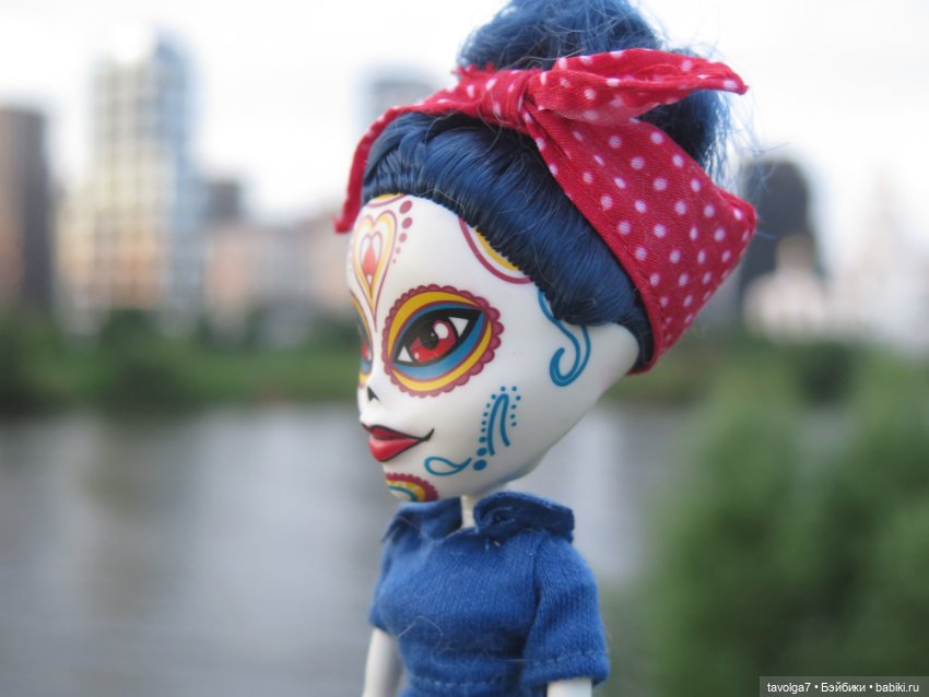 Катринас-Мария и Мёрдок следят за порядком в городе (фото 6)