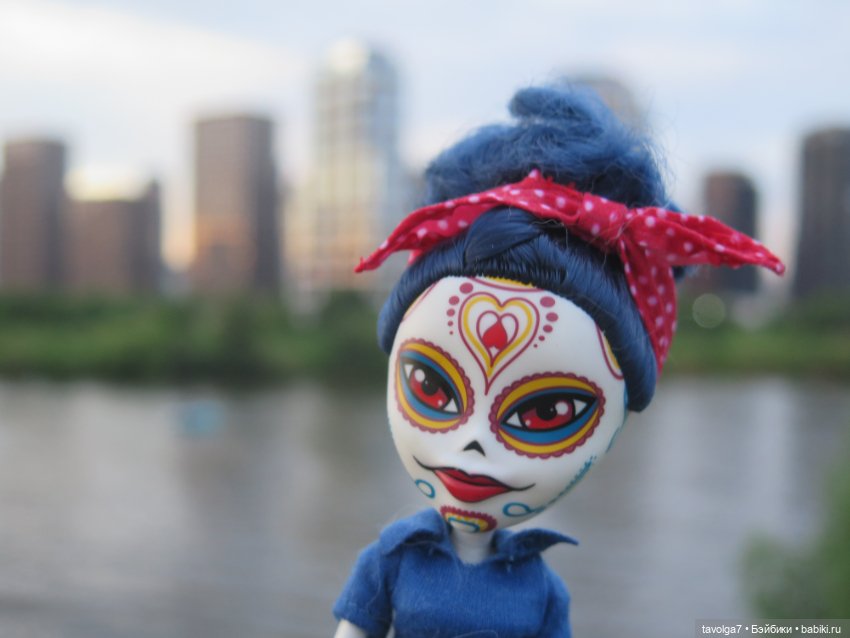 Катринас-Мария и Мёрдок следят за порядком в городе (фото 9)