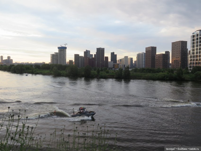 Катринас-Мария и Мёрдок следят за порядком в городе (фото 10)