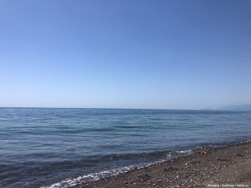 Малышка Даниэла улучшает свой загар (фото 9)