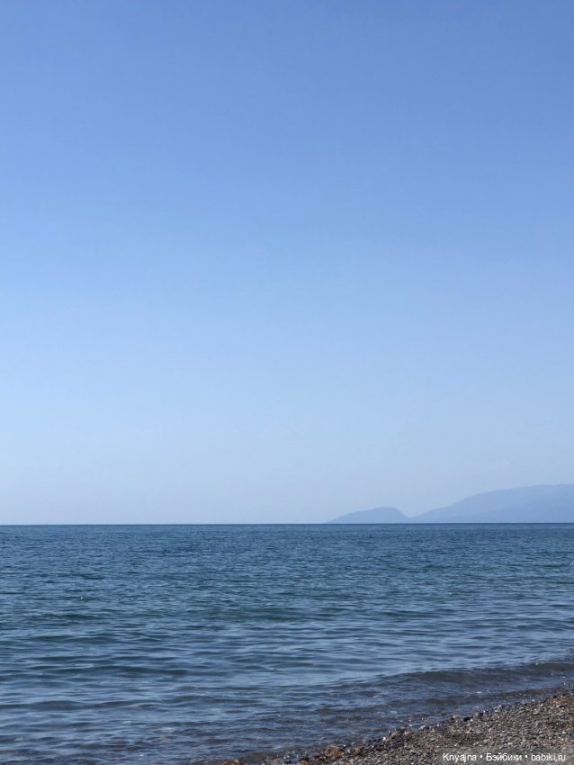 Малышка Даниэла улучшает свой загар (фото 8)