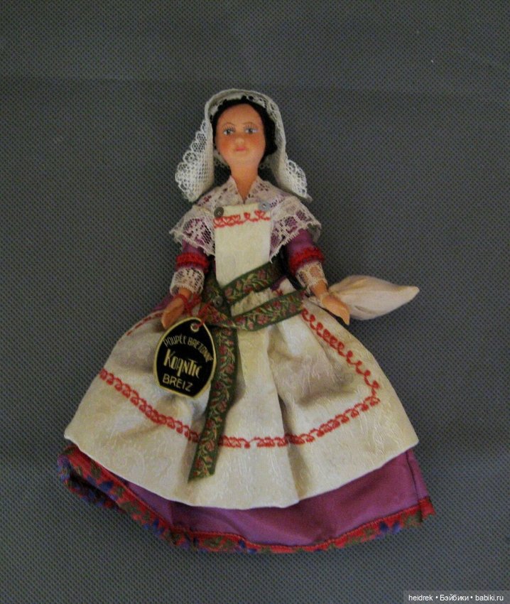 Бретань / Франция. Куклы в национальных бретонских костюмах