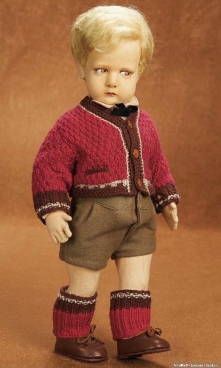Вязанные наряды и костюмчики на антикварных кукол мальчиков