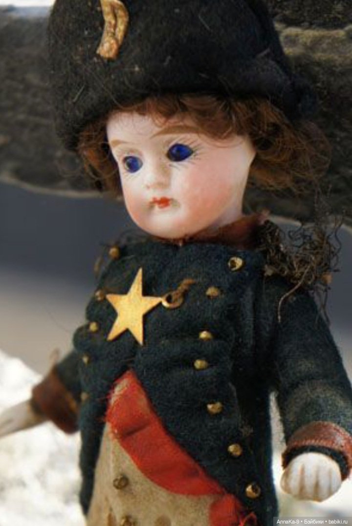Вязанные наряды и костюмчики на антикварных кукол мальчиков (фото 2)