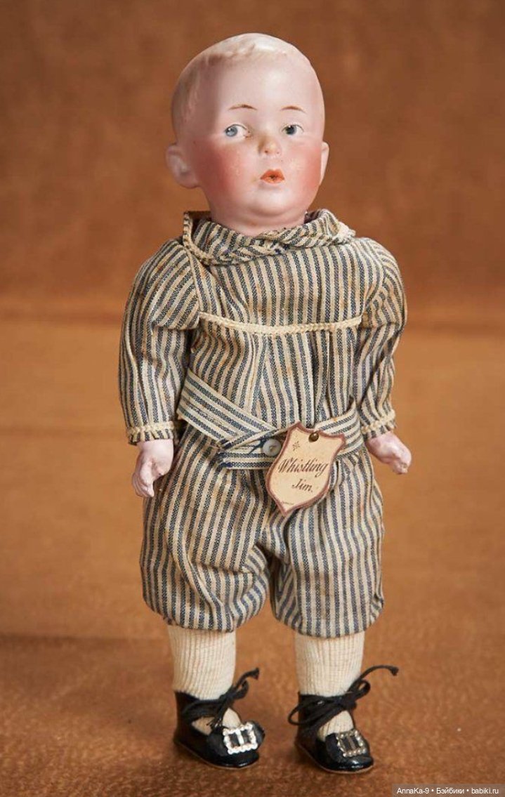 Вязанные наряды и костюмчики на антикварных кукол мальчиков (фото 10)