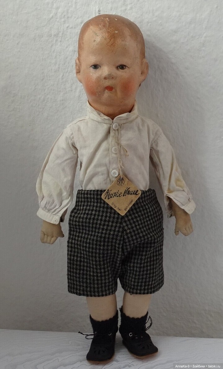 Вязанные наряды и костюмчики на антикварных кукол мальчиков