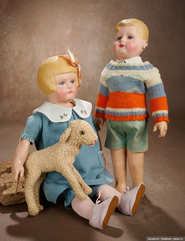 Вязанные наряды и костюмчики на антикварных кукол мальчиков