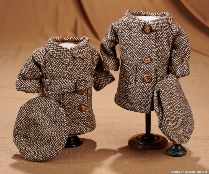 Вязанные наряды и костюмчики на антикварных кукол мальчиков