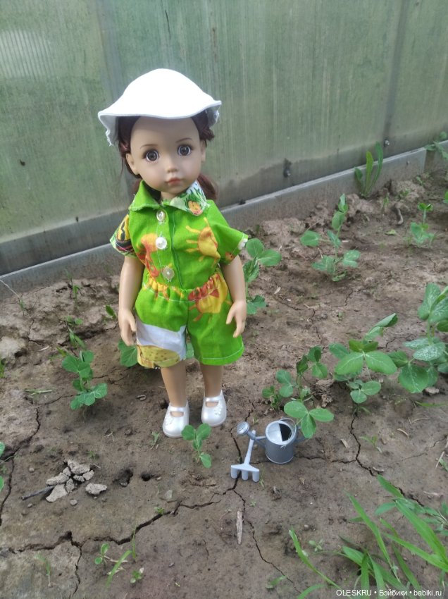 На даче .Светочка на гороховых грядках (фото 6)