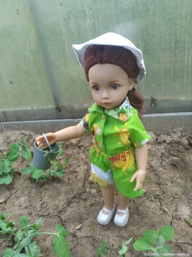 На даче .Светочка на гороховых грядках (фото 3)