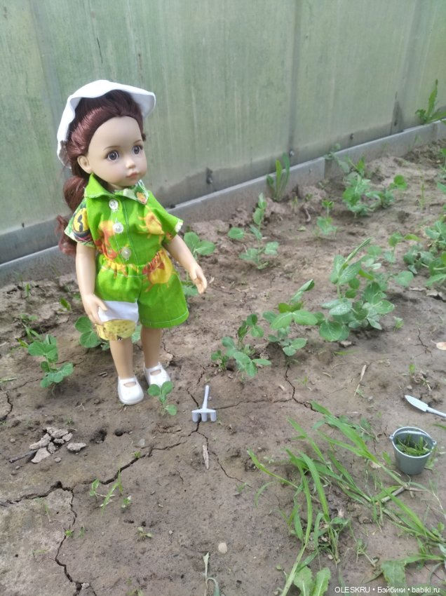 На даче .Светочка на гороховых грядках (фото 4)