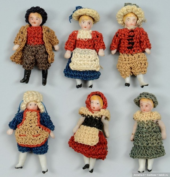 Вязанные наряды для миниатюрных антикварных кукол