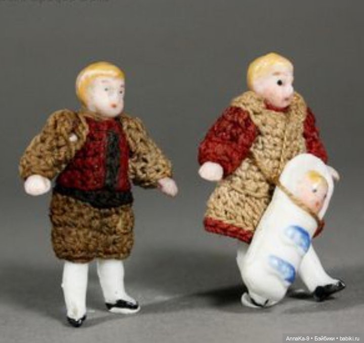 Вязанные наряды для миниатюрных антикварных кукол