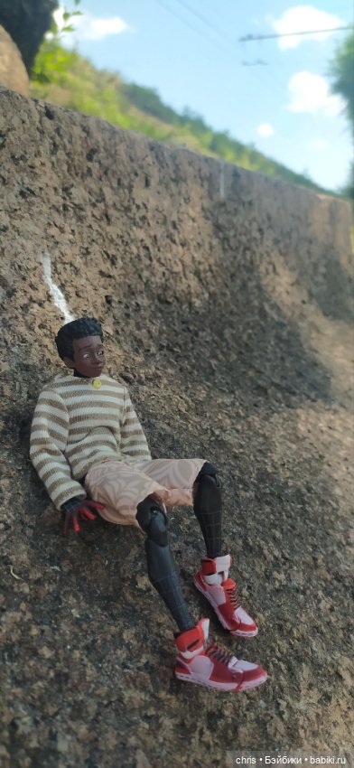 Мальчик не отсюда (Miles Morales) (фото 2)