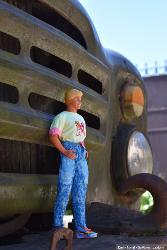 На машине — Коллекции игровых кукол (Playline): фото полок (фото 4)